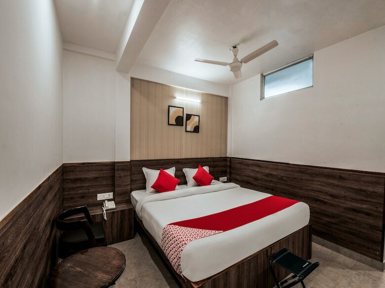 Oyo 13262 Hotel Indiana