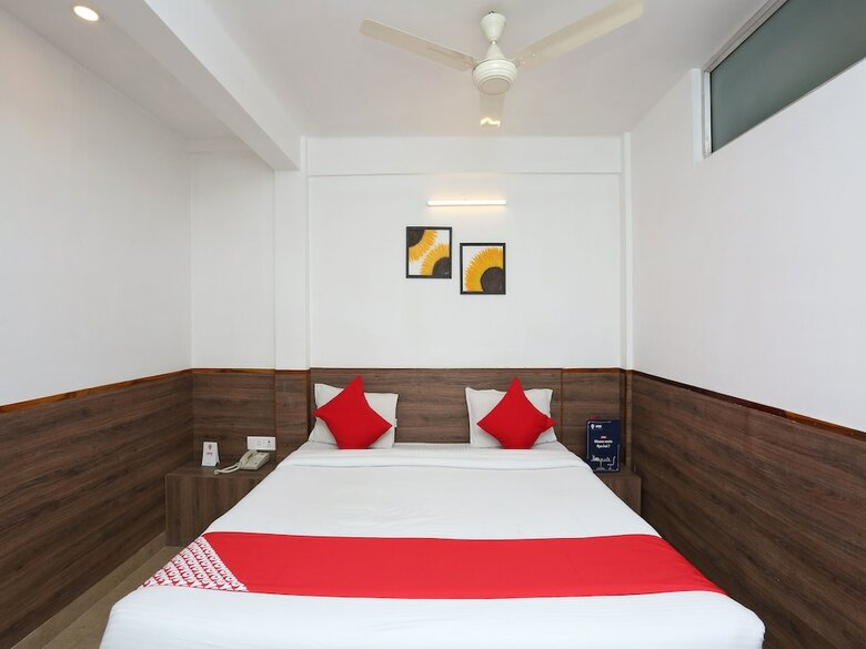 Oyo 13262 Hotel Indiana