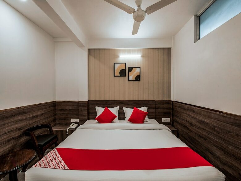 Oyo 13262 Hotel Indiana