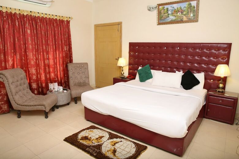 Hotel Apex Inn