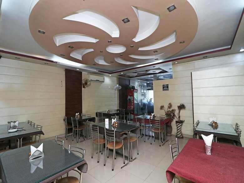 Hotel Oyo 13474 Punjab Regency