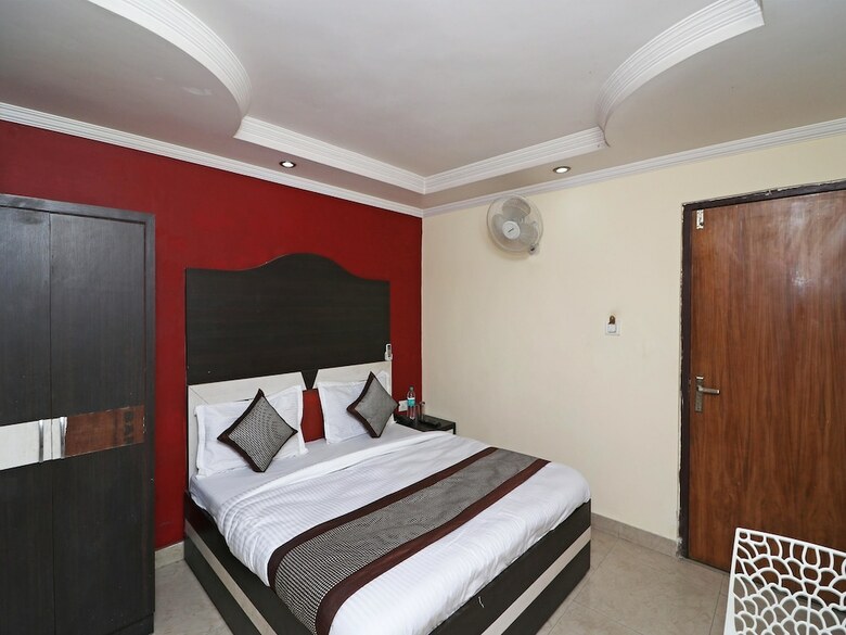 Hotel Oyo 13474 Punjab Regency