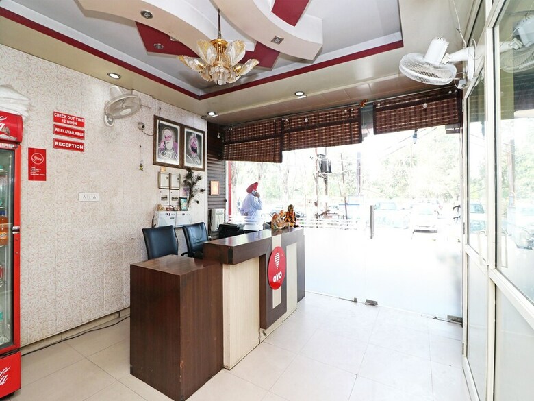 Hotel Oyo 13474 Punjab Regency