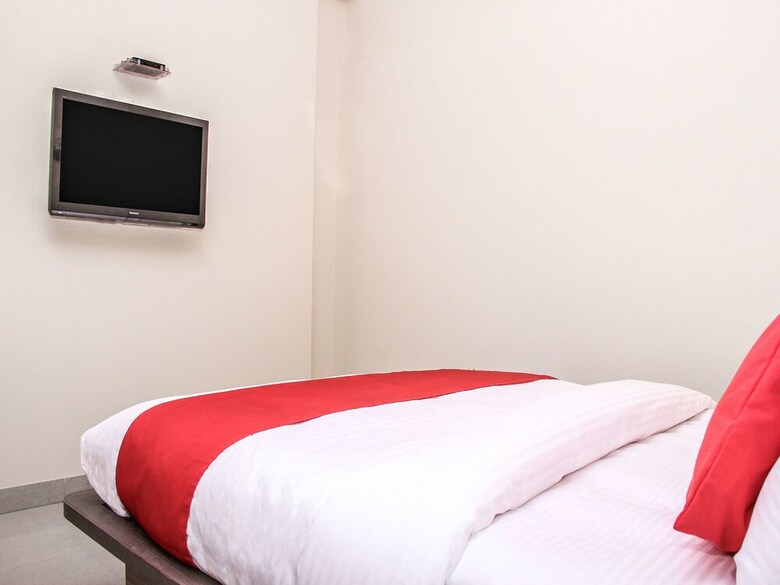 Oyo 14864 Hotel Satyam Inn