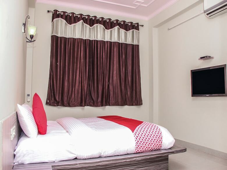 Oyo 14864 Hotel Satyam Inn