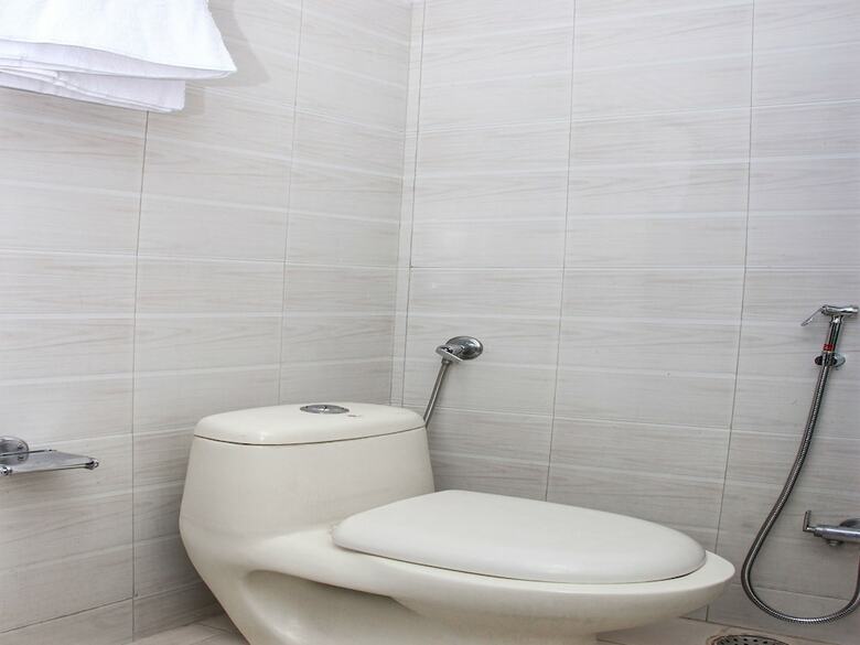 Oyo 14864 Hotel Satyam Inn