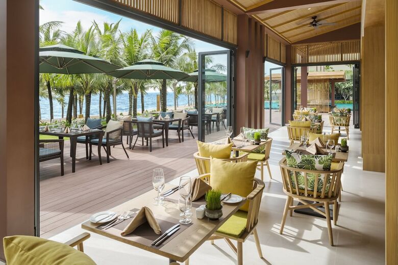 Hotel Dusit Princess Moonrise Beach Resort