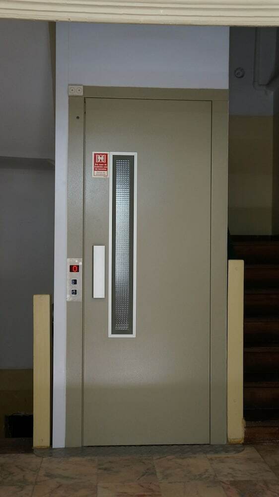 Hostal White And Grey Lisbon - Hostel