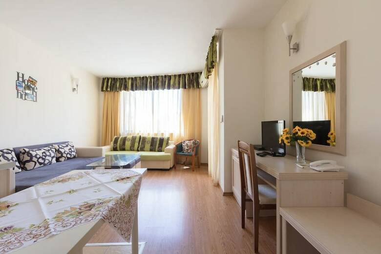 Aparthotel Quiet One Bedroom Apartment With Balcony
