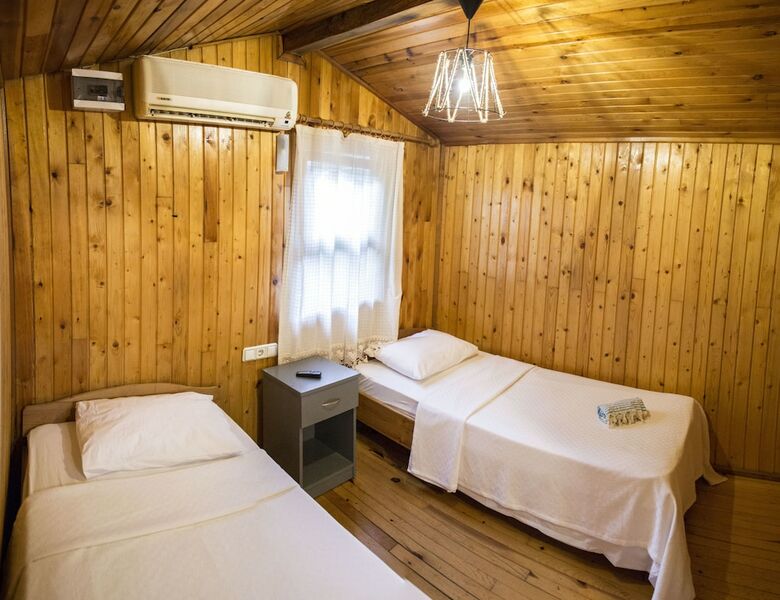 Hotel Base Bungalows
