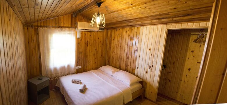 Hotel Base Bungalows