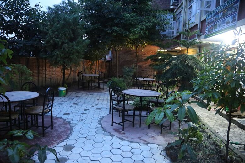 Hotel Holy Temple Tree & Chautari Cafe.