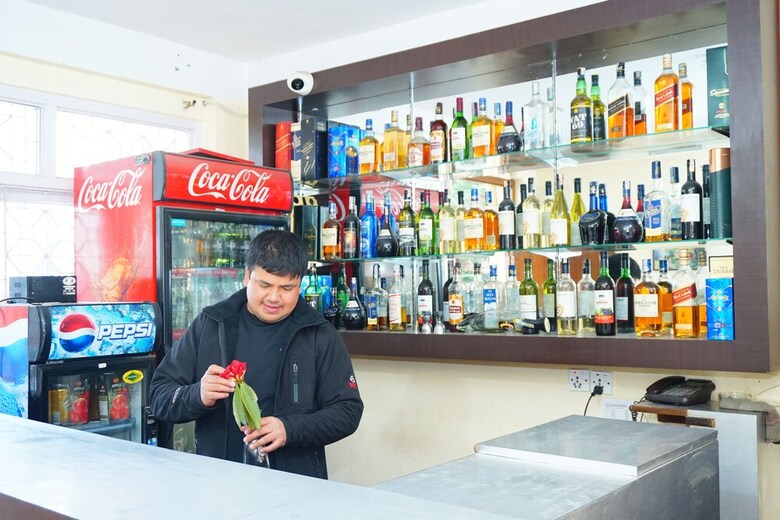 Hotel Holy Temple Tree & Chautari Cafe.