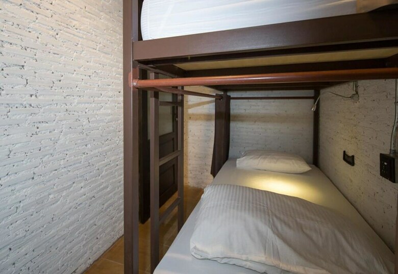 Hostal Yindee Travellers Lodge