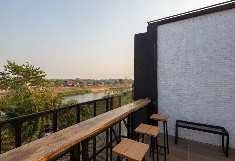 Hostal Yindee Travellers Lodge