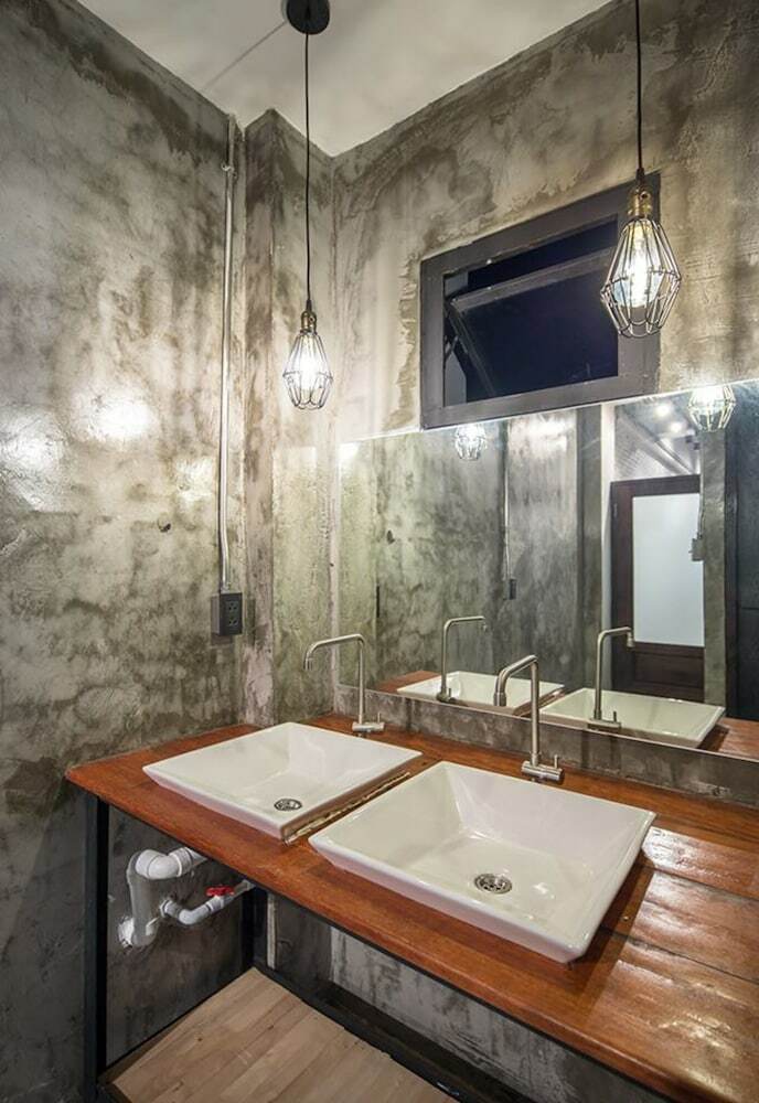 Hostal Yindee Travellers Lodge