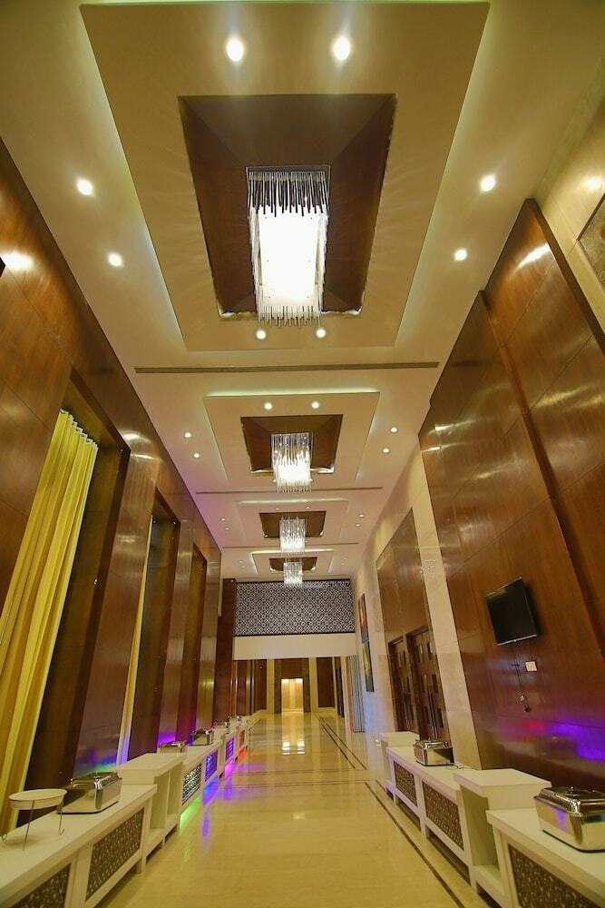 Apartamento Millionaire Hotel & Resort