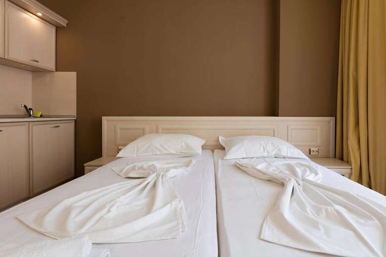 Aparthotel Quiet Studio With Kitchen & Balcony