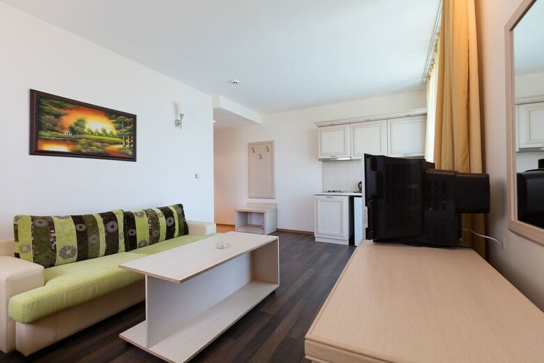 Aparthotel One Bedroom Apartment With Balcony In Avalon Complex