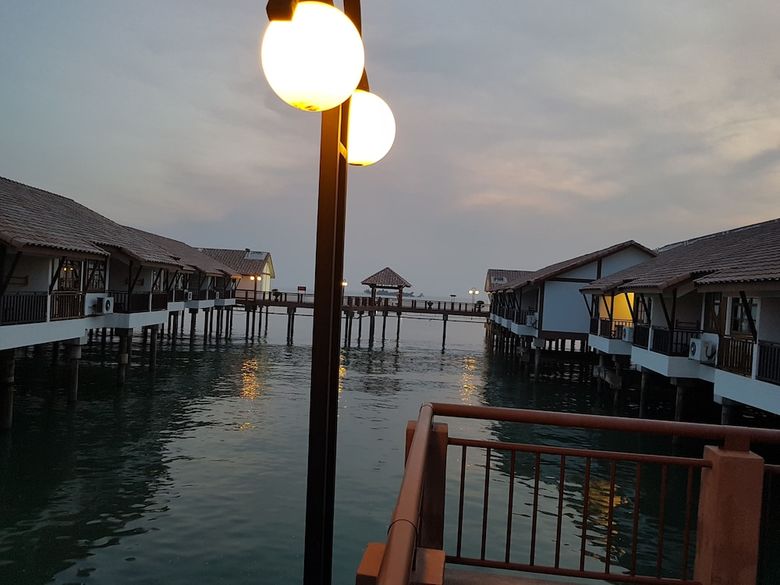 Hotel Luxurious Water Chalet By Toki