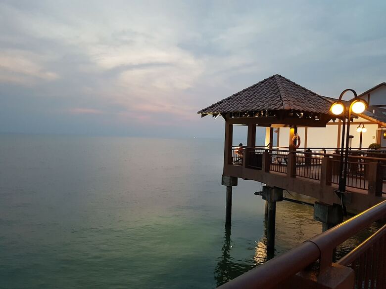 Hotel Luxurious Water Chalet By Toki