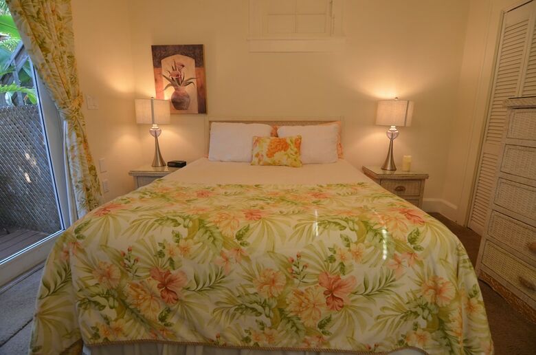 Apartamentos Pass-a-grille Beach Historic Spanish Triplex