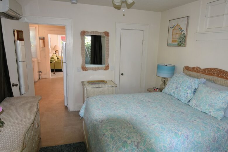 Apartamentos Pass-a-grille Beach Historic Spanish Triplex