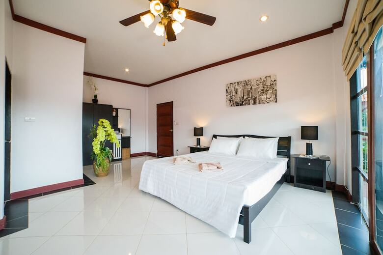 Naiyang Beach Private Pool Villa