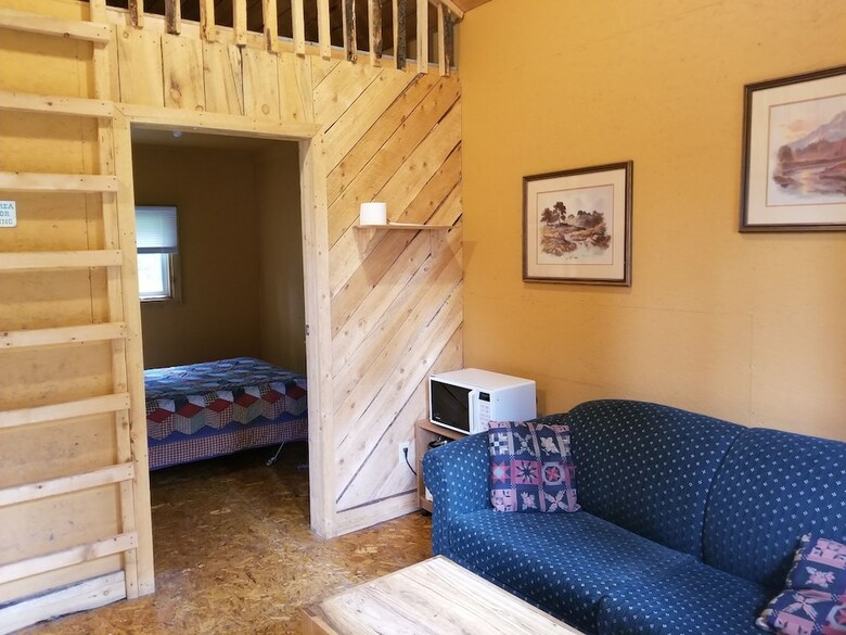 Motel Schott's Lake Rv & Guest Ranch Inc.