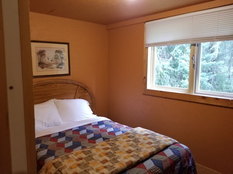 Motel Schott's Lake Rv & Guest Ranch Inc.