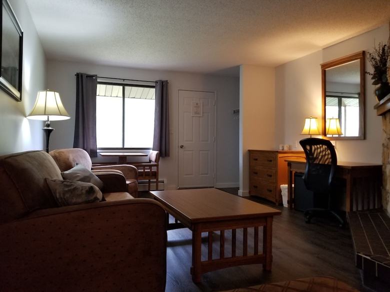 Motel Schott's Lake Rv & Guest Ranch Inc.