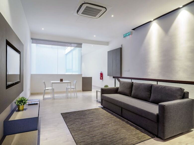 Hutton Suites Hotel