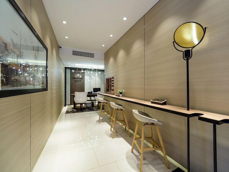 Hutton Suites Hotel