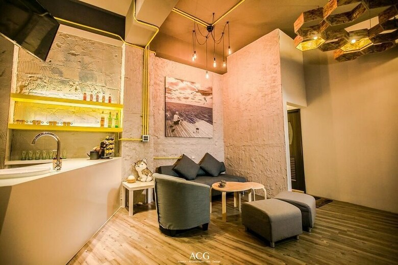 Bed & Breakfast Art Zone