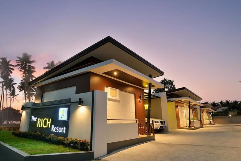 Hotel The Rich Resort