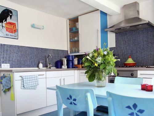 Cozy Holiday Home In Steinthaleben Near Lake