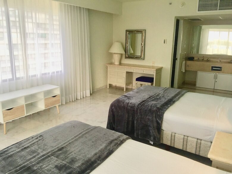 Ocean Front Condo In Hotel Zone