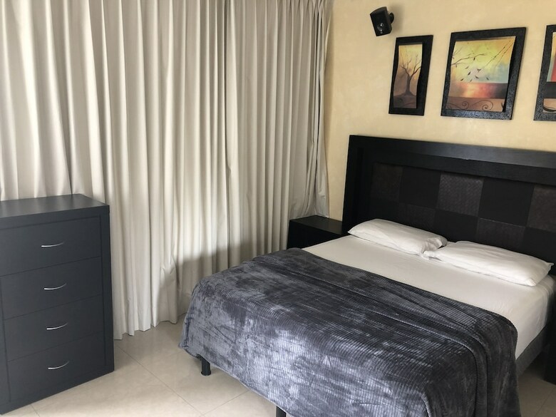 Ocean Front Condo In Hotel Zone
