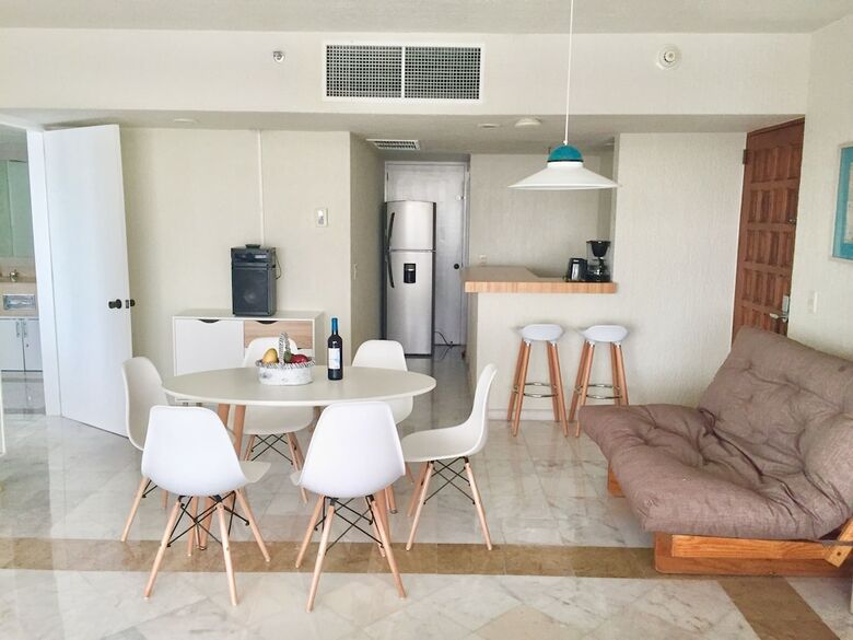Ocean Front Condo In Hotel Zone