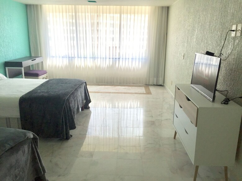 Ocean Front Condo In Hotel Zone
