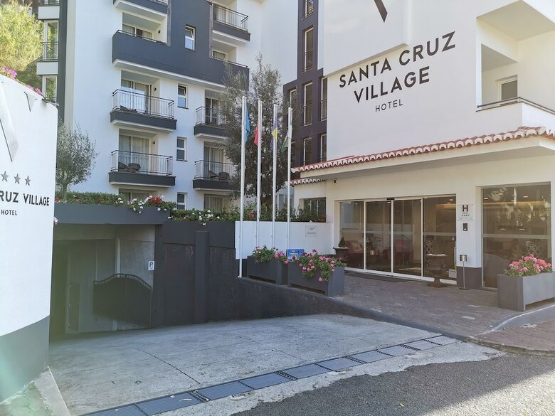 Santa Cruz Village Hotel