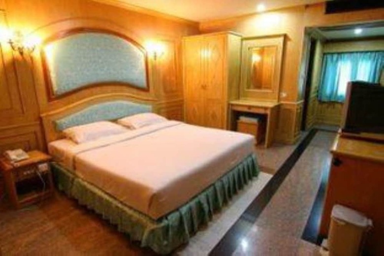 Hotel 13 Coins Airport Grand Resort