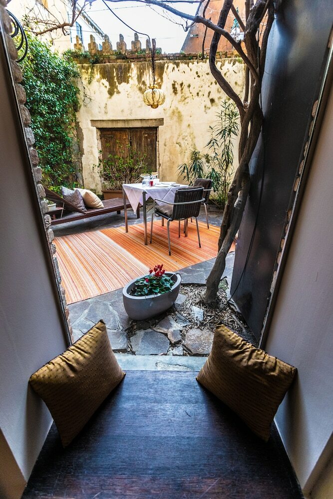 Avogaria 5 Rooms