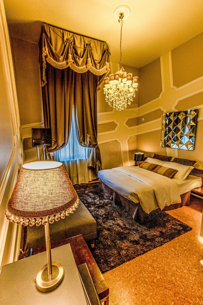 Avogaria 5 Rooms
