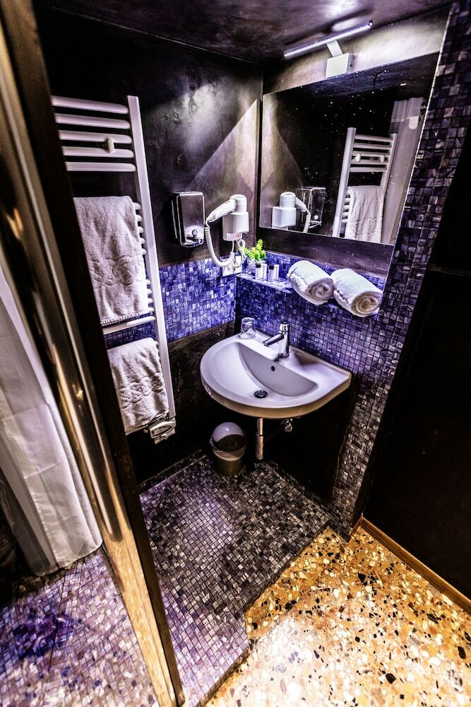 Avogaria 5 Rooms