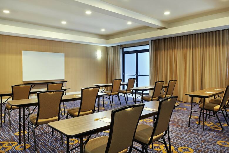 Hotel Courtyard By Marriott Mobile