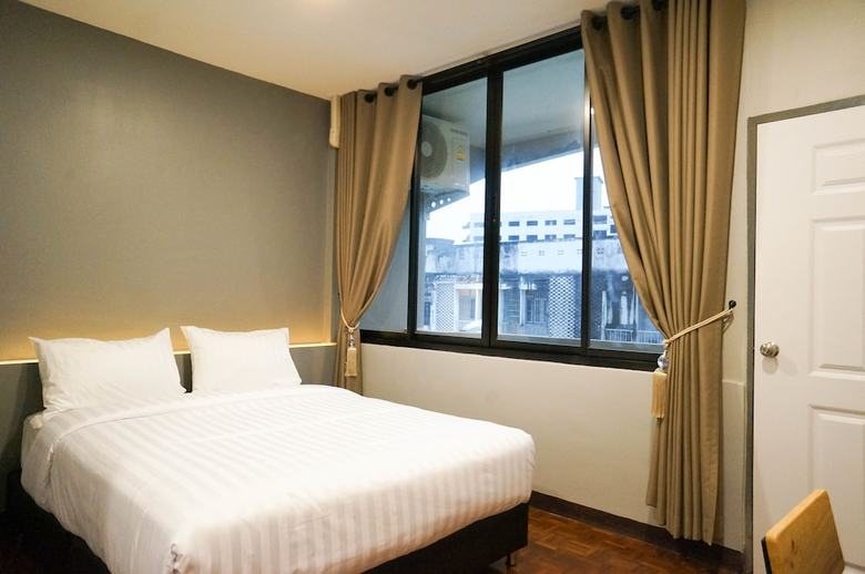 Hotel Lux Rooms Night Bazaar