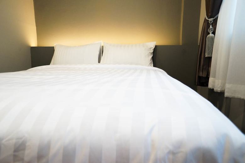 Hotel Lux Rooms Night Bazaar