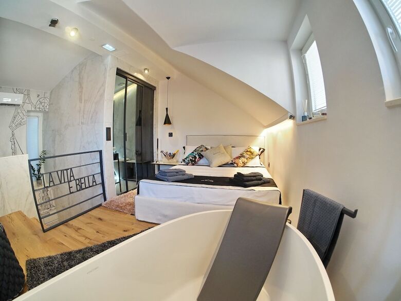 Hotel La Vita E Bella II