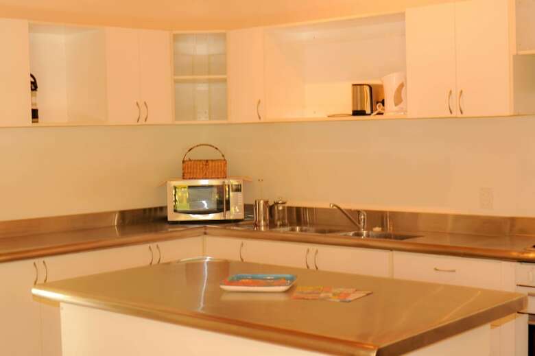 Villa Dorothy's Muri Beach Bungalows